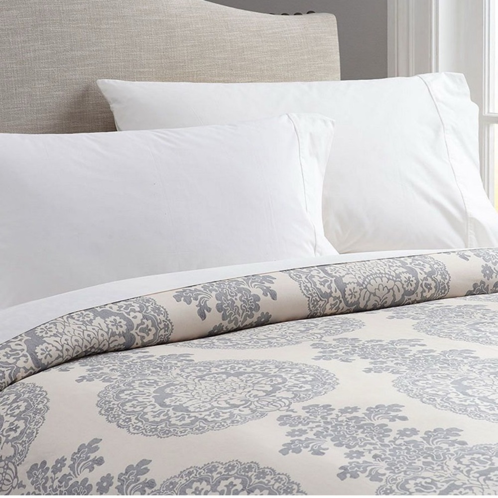Pottery Barn Lucianna Collection 95% Cotton Gray & Ivory Duvet Cover, Twin, NWT - Picture 4 of 4